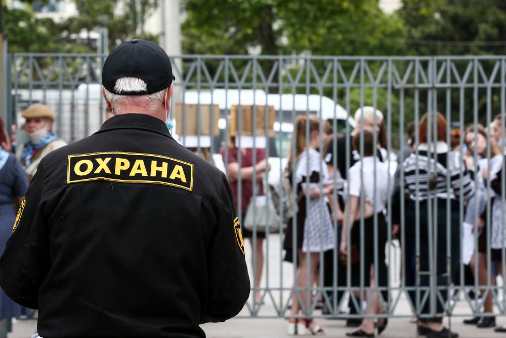 Нужна ли охрана в школе?