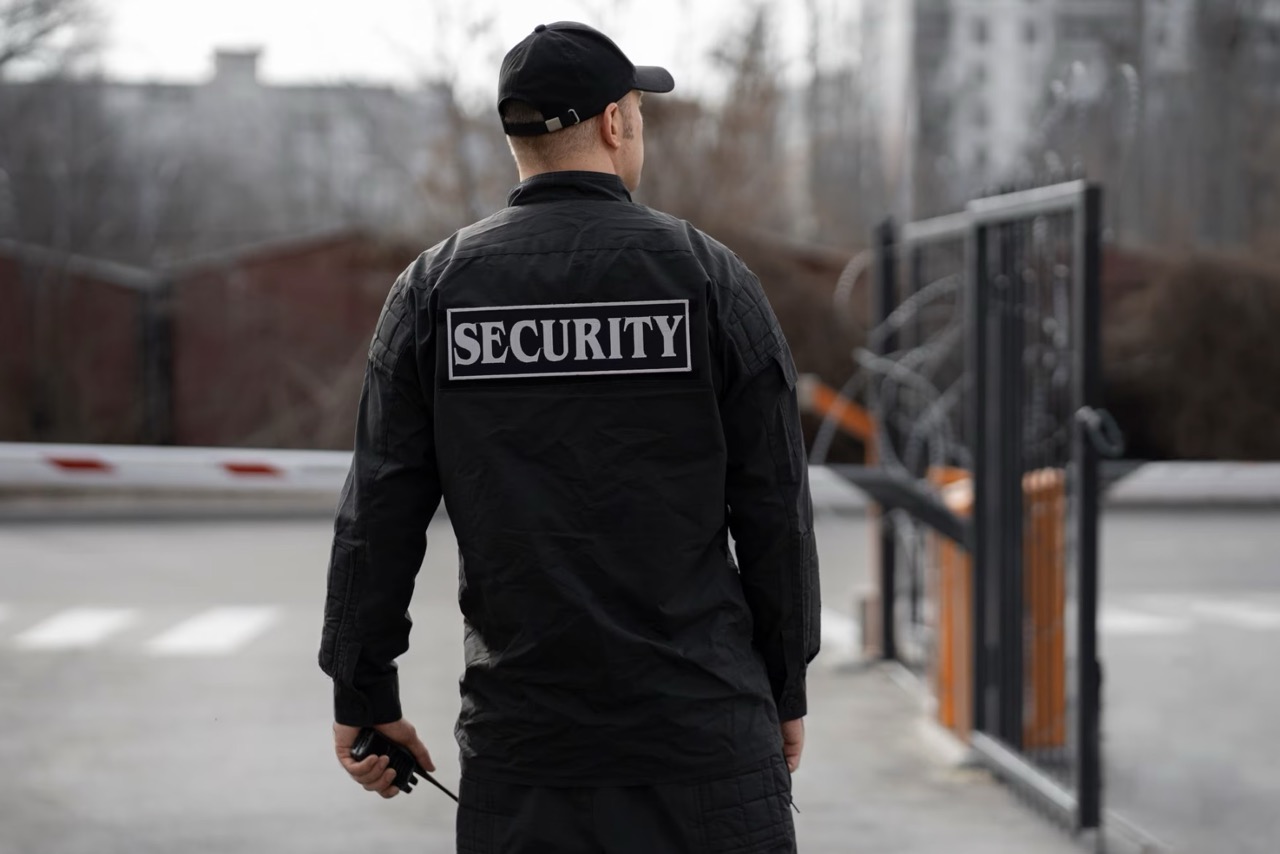 Полномочия сотрудников ЧОП в 2026 году: что охранник имеет право делать, а что нет